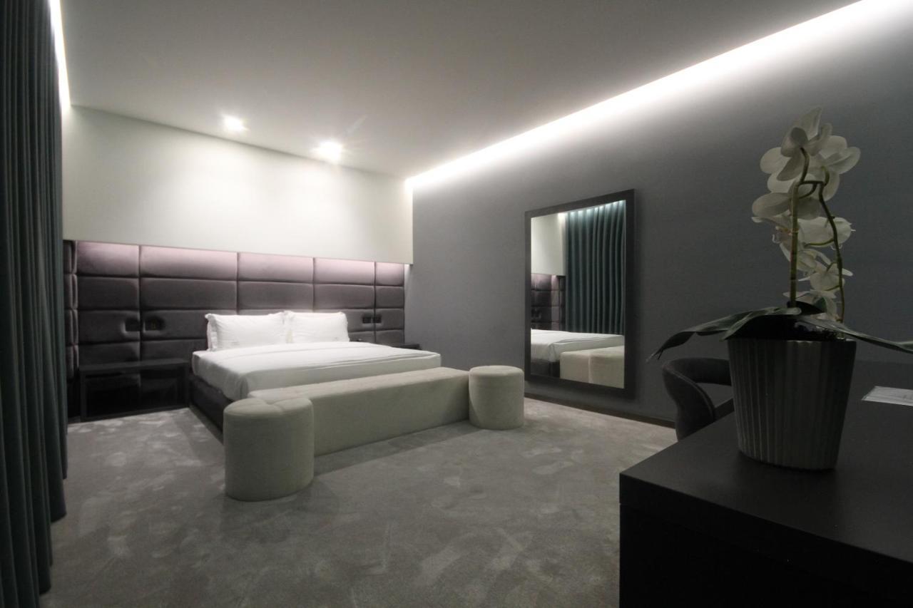 Albes Hotel Fier Luaran gambar