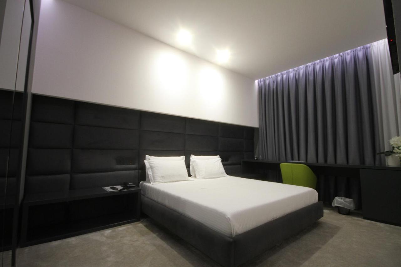 Albes Hotel Fier Luaran gambar