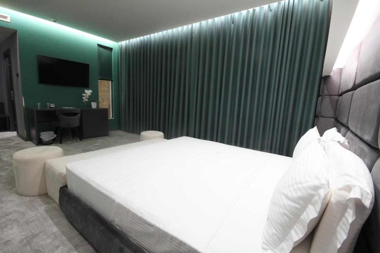 Albes Hotel Fier Luaran gambar