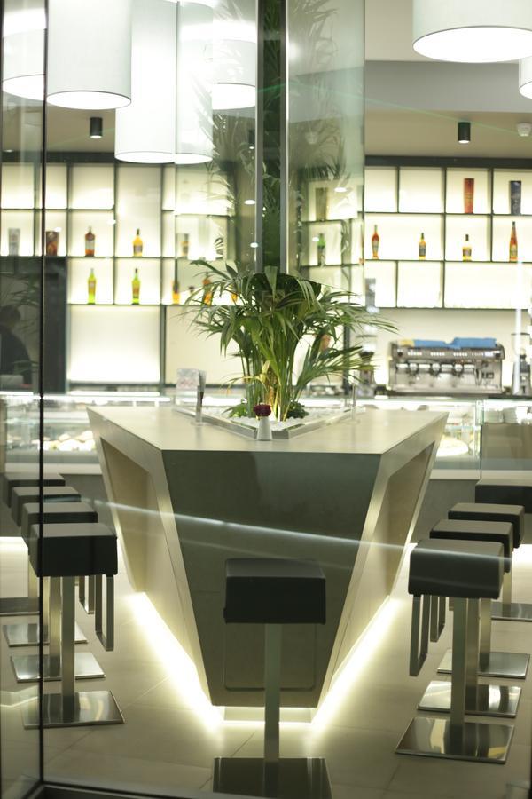 Albes Hotel Fier Luaran gambar