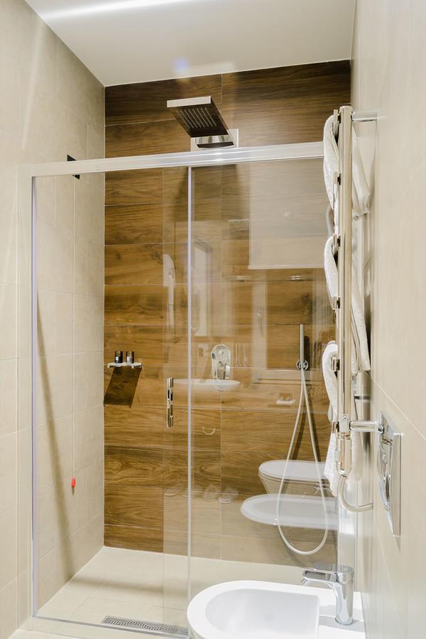 Albes Hotel Fier Luaran gambar