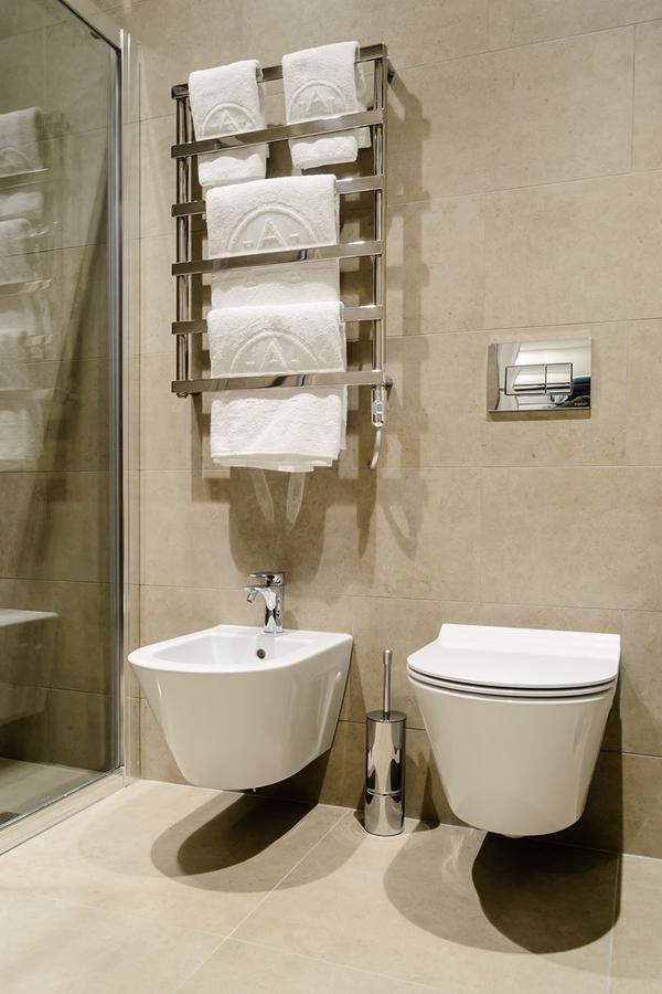 Albes Hotel Fier Luaran gambar