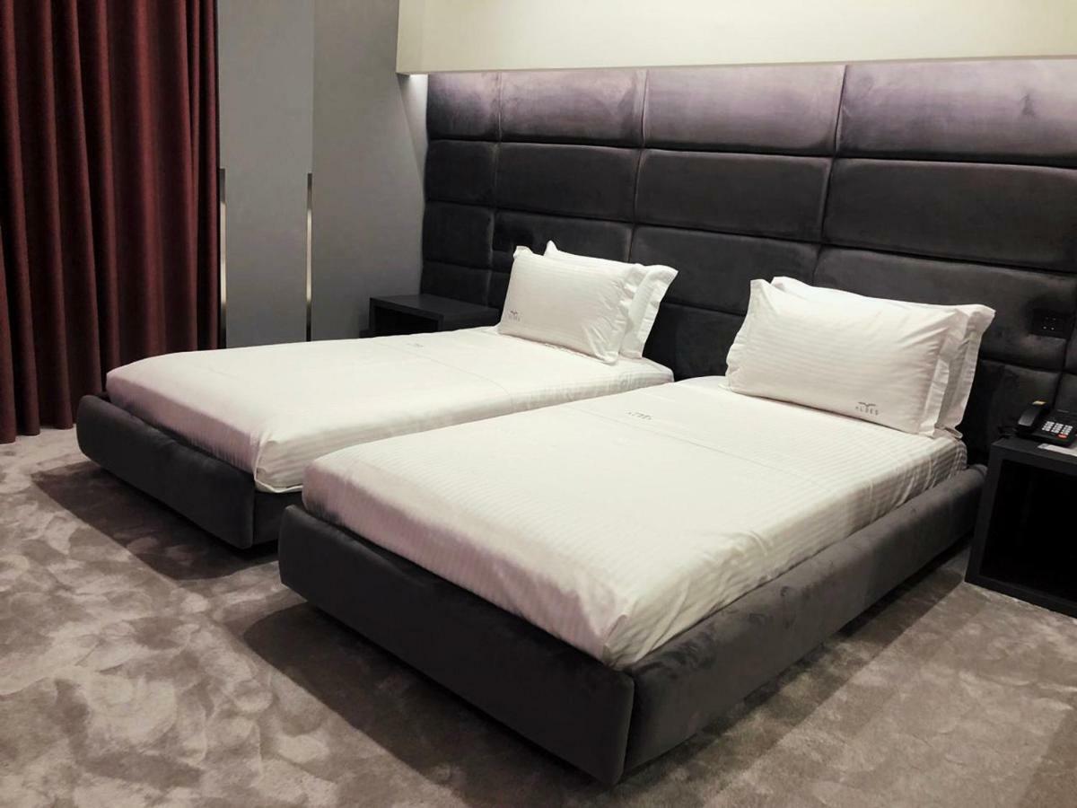 Albes Hotel Fier Luaran gambar